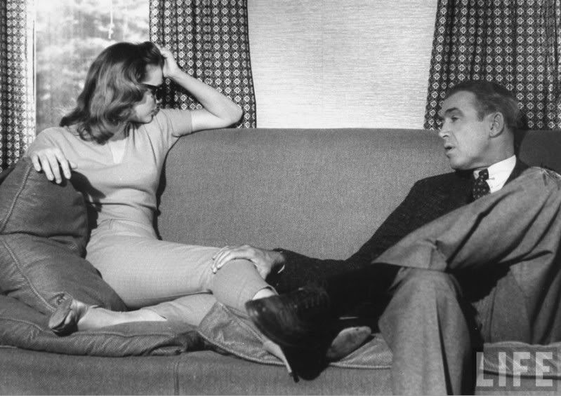 Lee-Remick-with-James-Stewart-relaxing-on-the-set-of-Anatomy-Of-A-Murder-1959.jpg