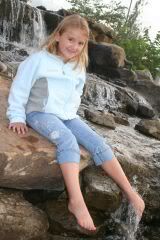 IMAGE: http://i59.photobucket.com/albums/g300/LeslieBrower/September2006026.jpg